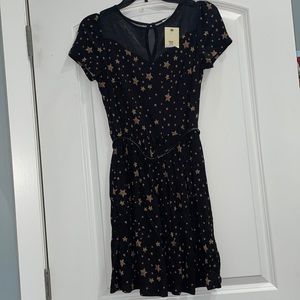 Juniors short sleeve dress size M